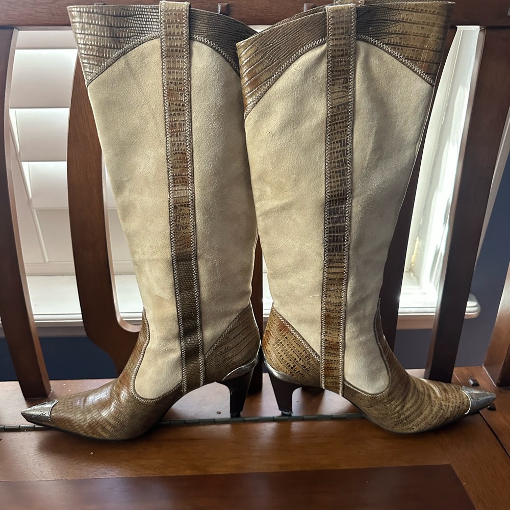 J. Vincent Suede & Leather 
 Heeled Boots for Women - Picture 2 of 16